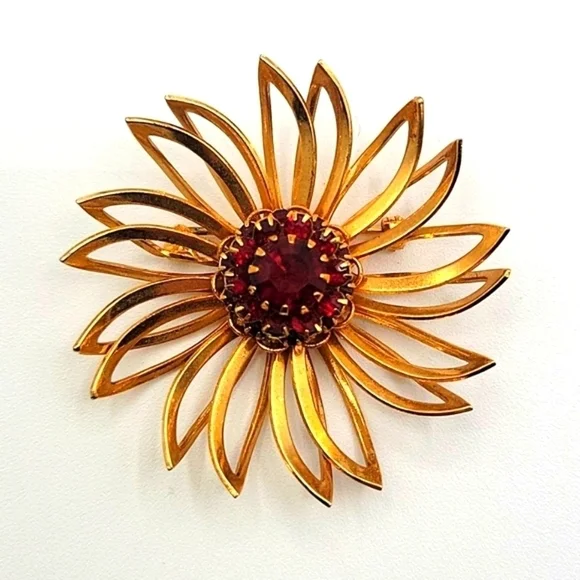 SARAH COVENTRY Gold Tone Flower Brooch Red Layered Rhinestone Center - Picture 1 of 6